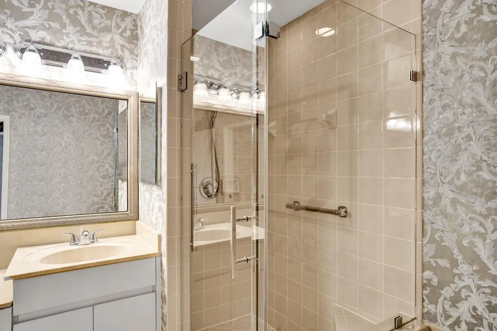 12434 Crystal Pointe Dr, Boynton Beach, FL 33437