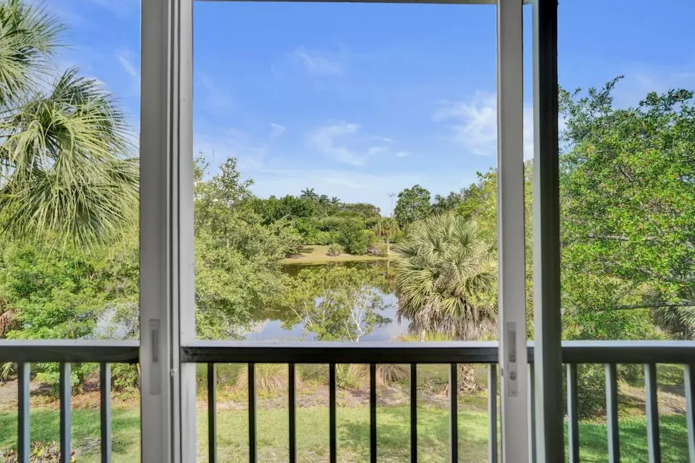 12434 Crystal Pointe Dr, Boynton Beach, FL 33437