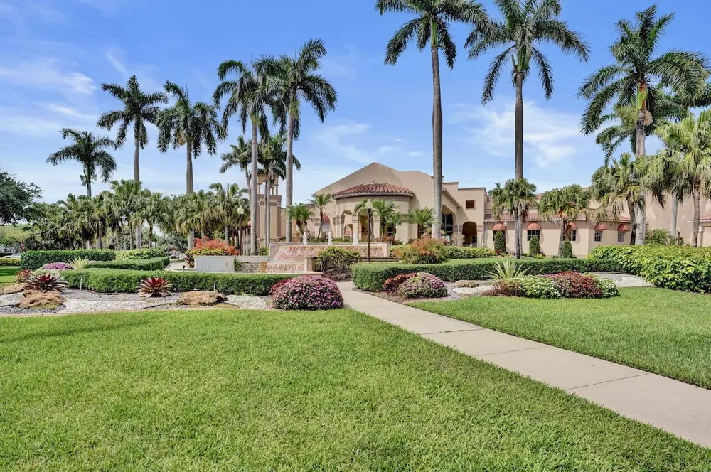 12434 Crystal Pointe Dr, Boynton Beach, FL 33437