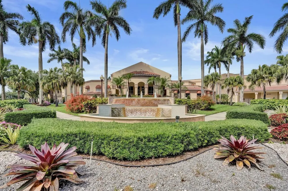 12434 Crystal Pointe Dr, Boynton Beach, FL 33437