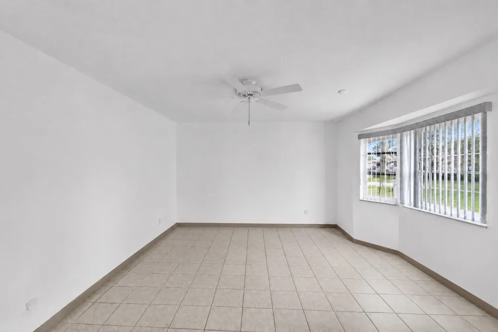 1710 W River Dr, Margate, FL 33063