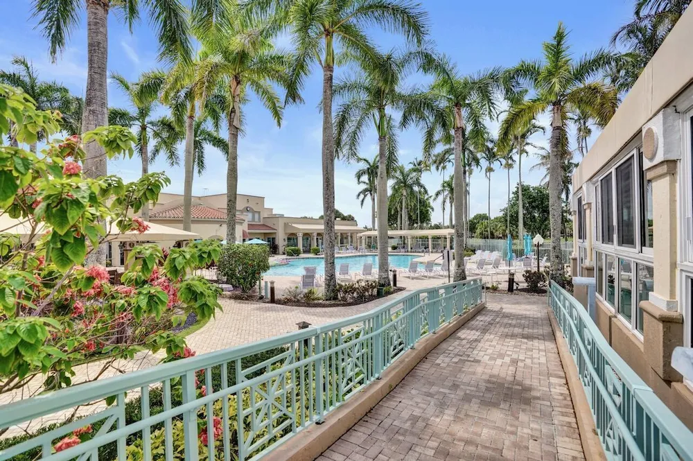 12434 Crystal Pointe Dr, Boynton Beach, FL 33437