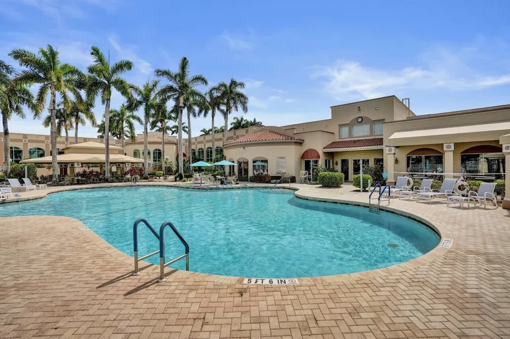 12434 Crystal Pointe Dr, Boynton Beach, FL 33437
