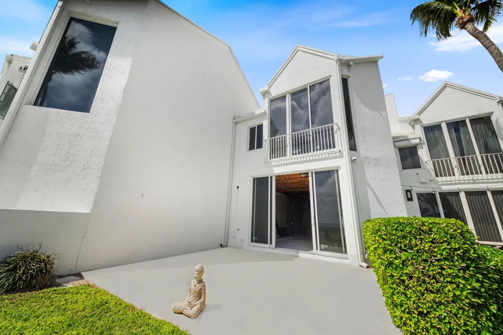 2115 S Ocean Blvd, Delray Beach, FL 33483