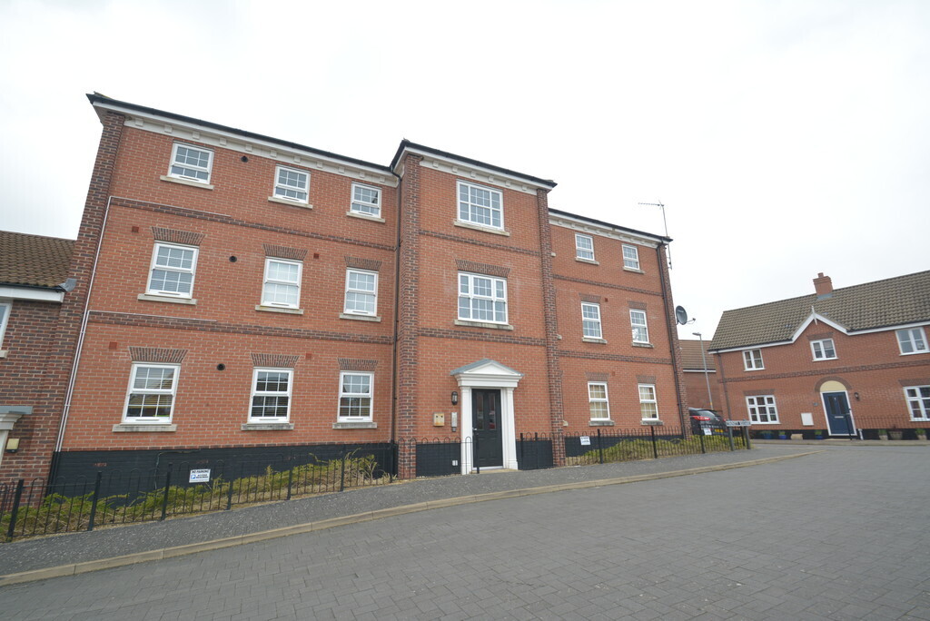 Trinity Square, Loddon Image 1