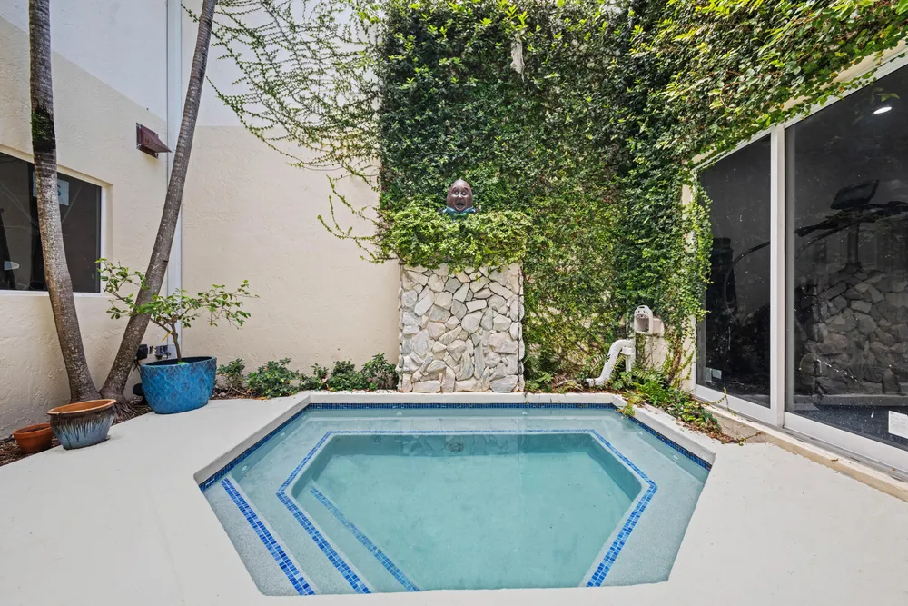 2115 S Ocean Blvd, Delray Beach, FL 33483