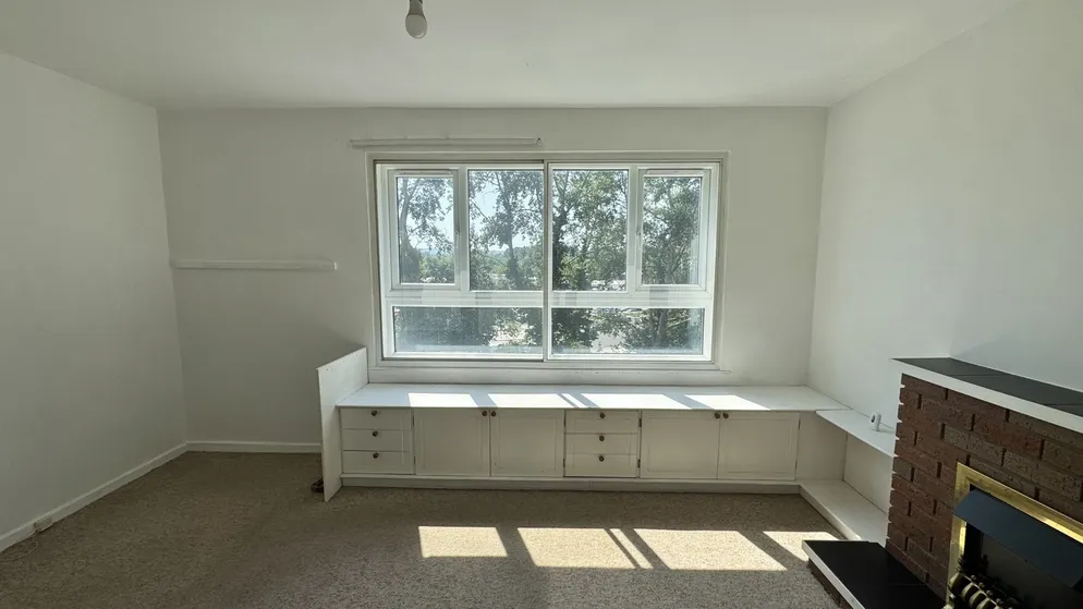 Property carousel item 4