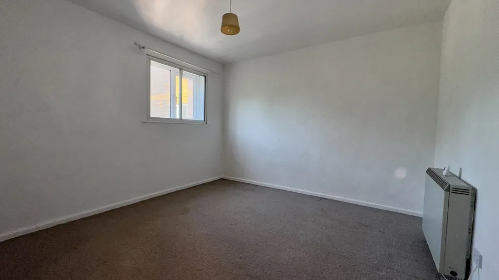 Property carousel item 9