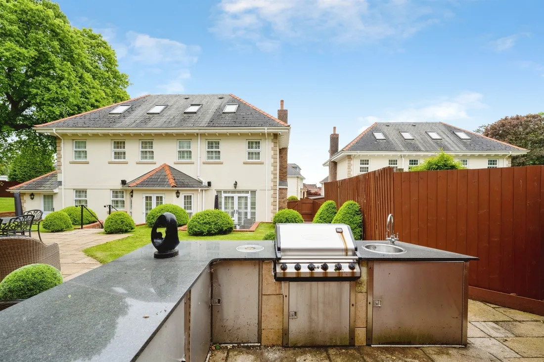 Property photo 32