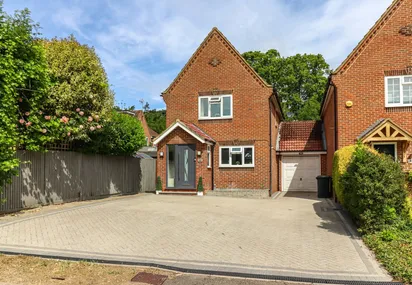 Stewart Close, Abbots Langley, WD5