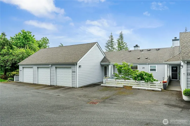 22215 SE 42nd Ln, Issaquah, WA 98029