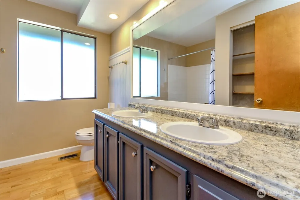 14823 SE 172nd Pl, Renton, WA 98058