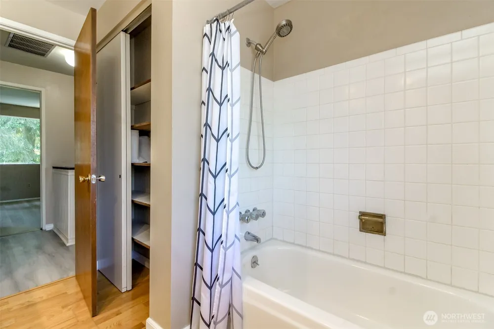 14823 SE 172nd Pl, Renton, WA 98058