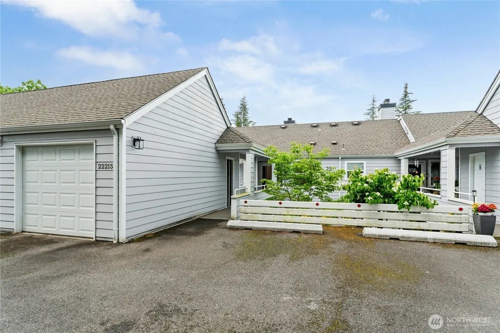 22215 SE 42nd Ln, Issaquah, WA 98029