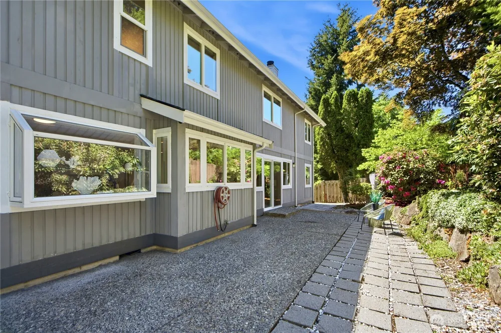6004 140th Ave SE, Bellevue, WA 98006