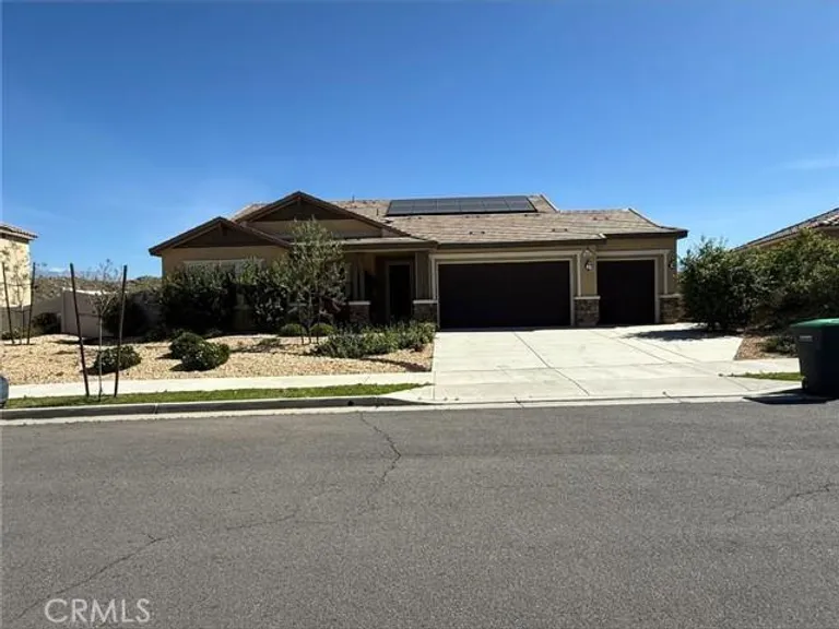 553 Chalakat Ct, San Jacinto, CA 92582