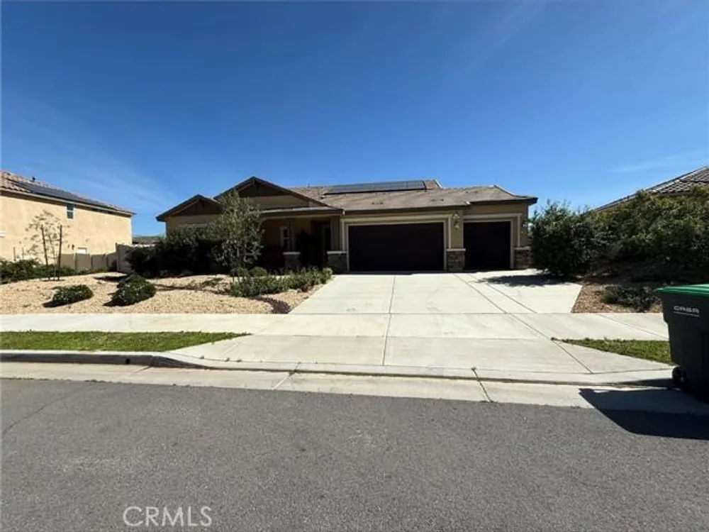 553 Chalakat Ct, San Jacinto, CA 92582