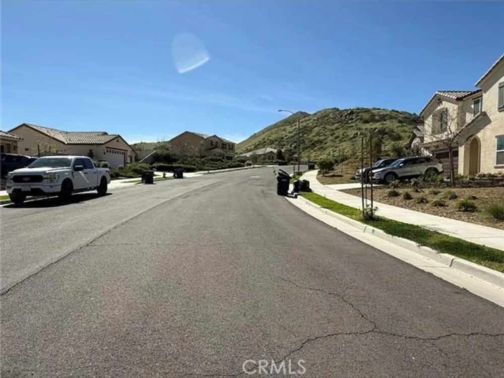 553 Chalakat Ct, San Jacinto, CA 92582
