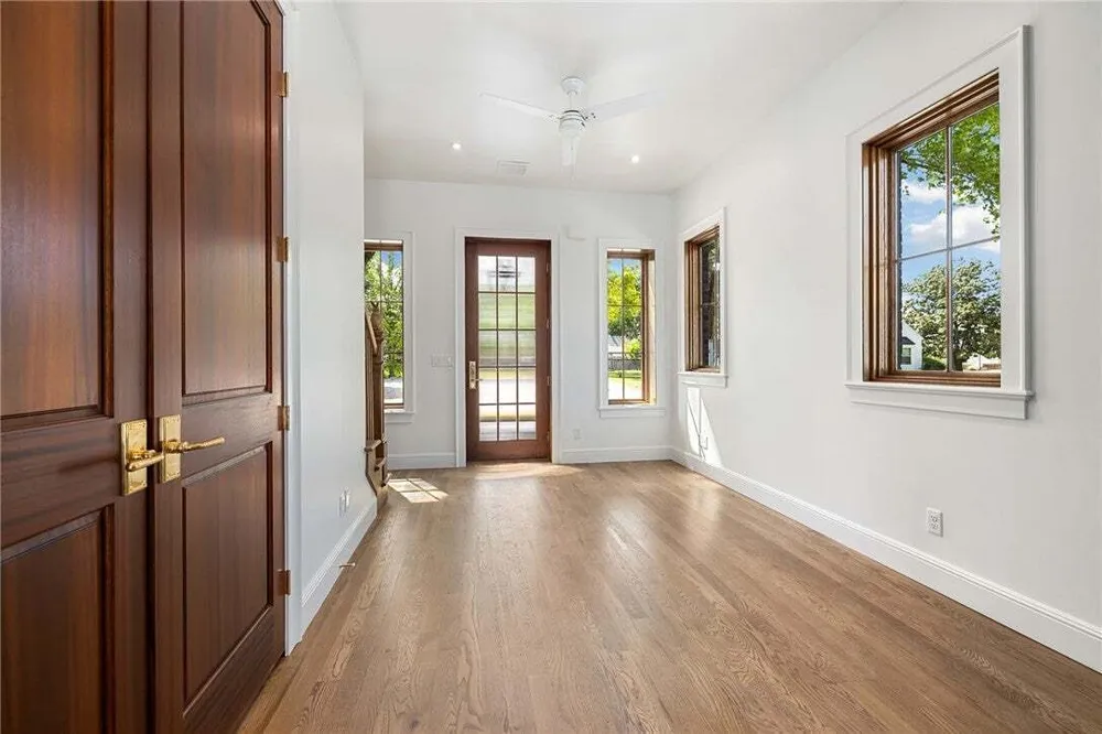 506 NW B St, Bentonville, AR 72712