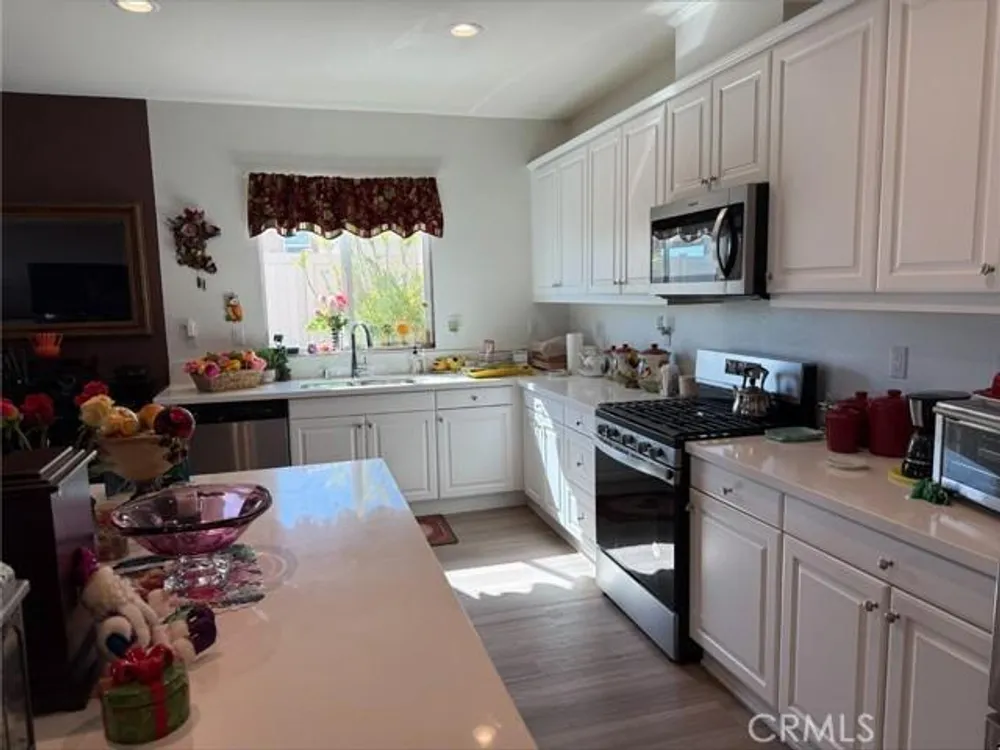 553 Chalakat Ct, San Jacinto, CA 92582