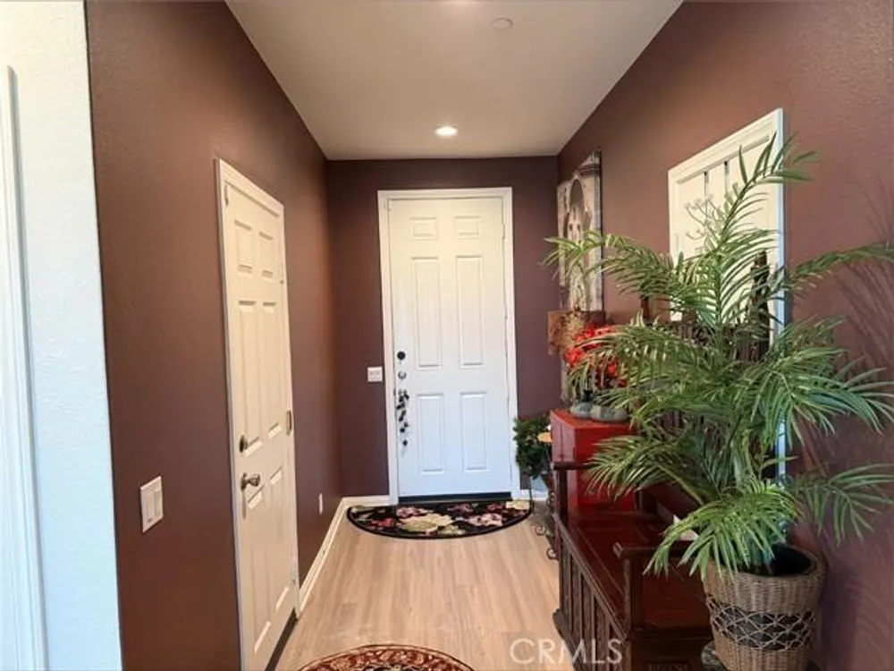 553 Chalakat Ct, San Jacinto, CA 92582