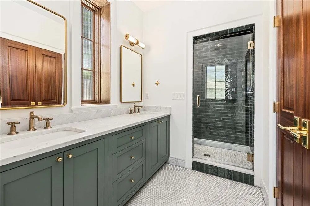 506 NW B St, Bentonville, AR 72712