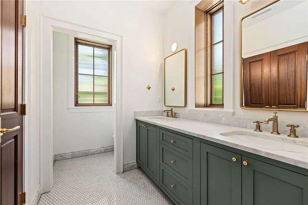 506 NW B St, Bentonville, AR 72712