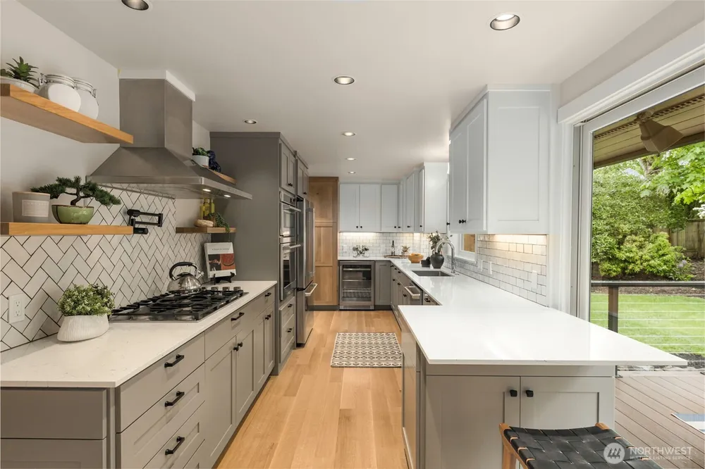 8805 SE 39th St, Mercer Island, WA 98040