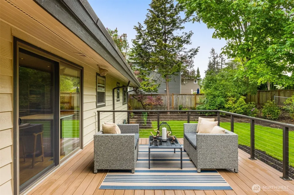 8805 SE 39th St, Mercer Island, WA 98040