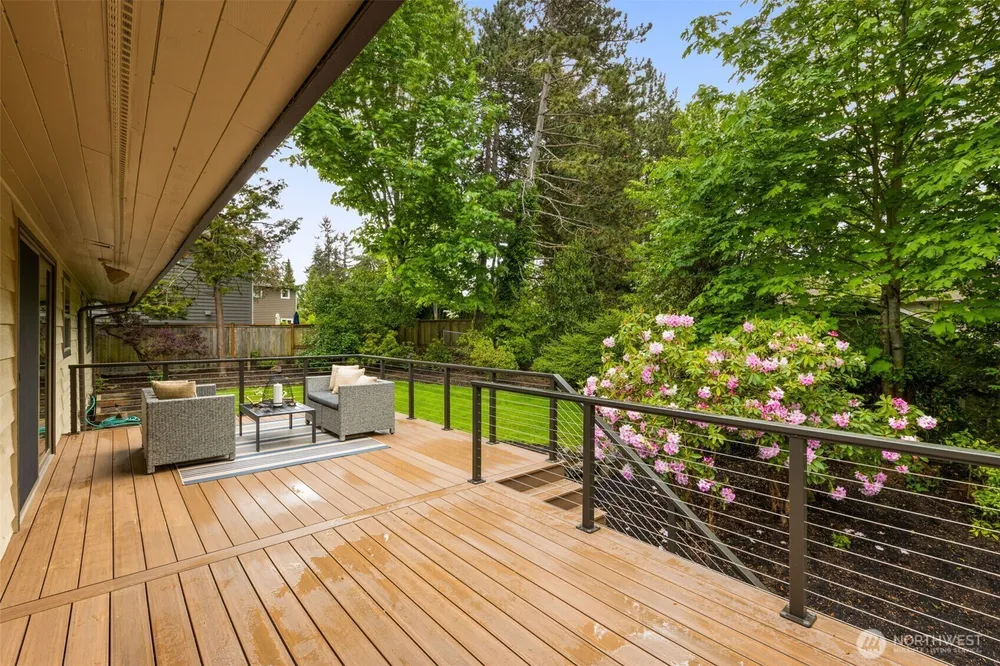 8805 SE 39th St, Mercer Island, WA 98040