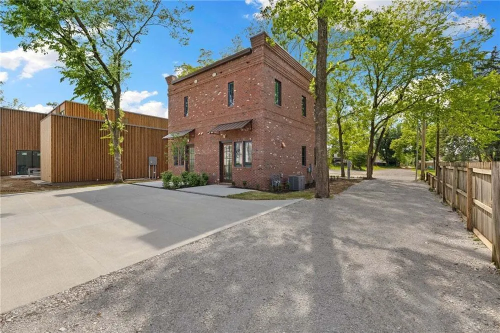 506 NW B St, Bentonville, AR 72712