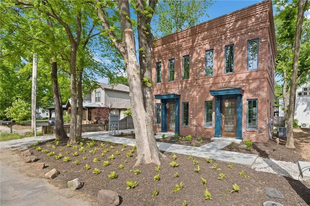 506 NW B St, Bentonville, AR 72712