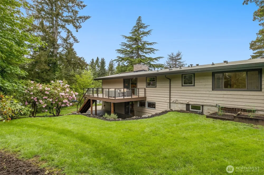 8805 SE 39th St, Mercer Island, WA 98040