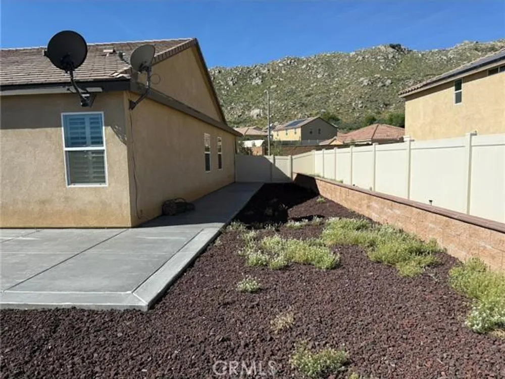 553 Chalakat Ct, San Jacinto, CA 92582