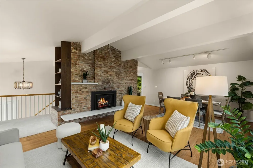 8805 SE 39th St, Mercer Island, WA 98040