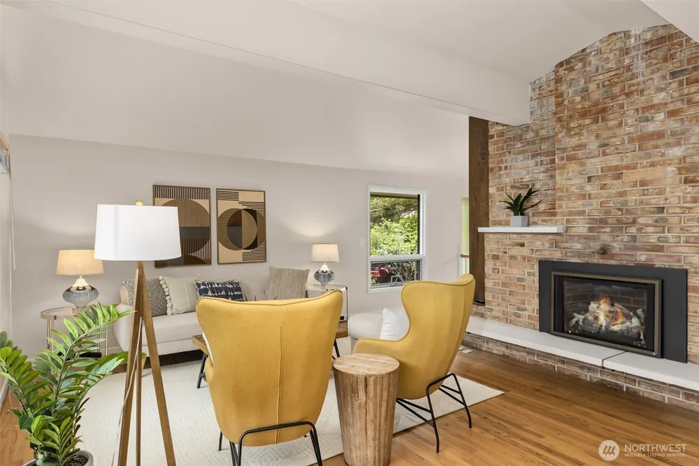 8805 SE 39th St, Mercer Island, WA 98040