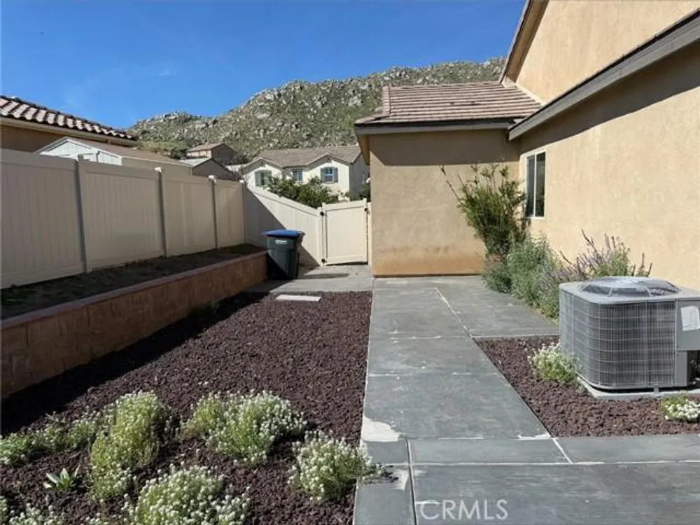 553 Chalakat Ct, San Jacinto, CA 92582