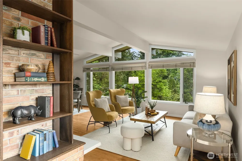 8805 SE 39th St, Mercer Island, WA 98040