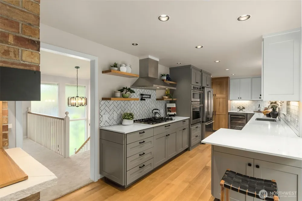 8805 SE 39th St, Mercer Island, WA 98040