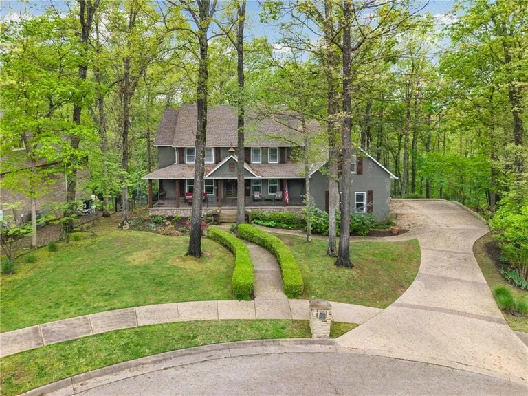 2017 NW Desoto Dr, Bentonville, AR 72712