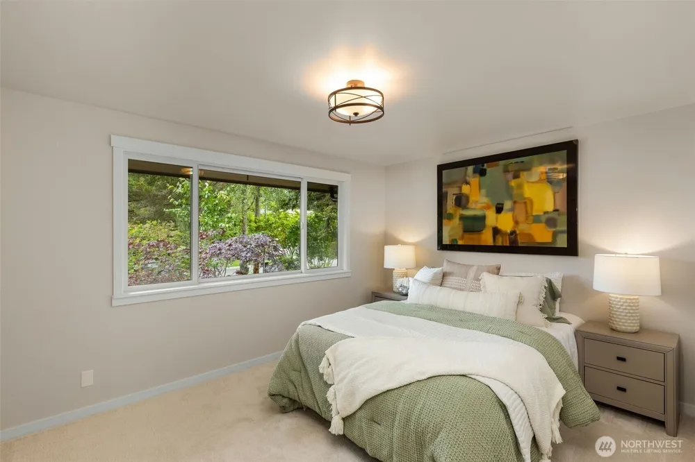 8805 SE 39th St, Mercer Island, WA 98040
