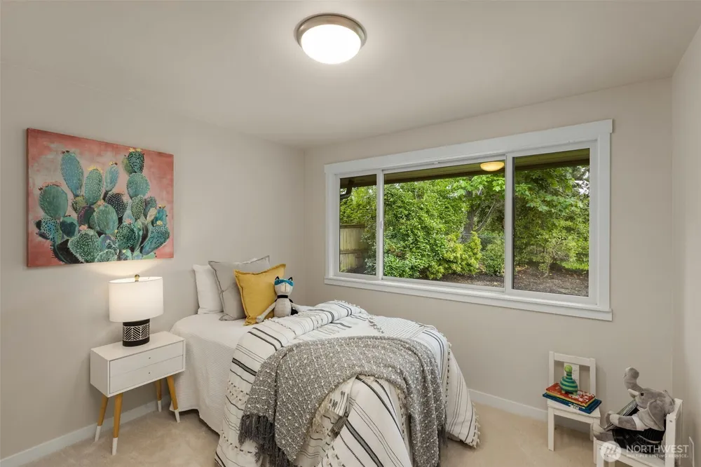 8805 SE 39th St, Mercer Island, WA 98040