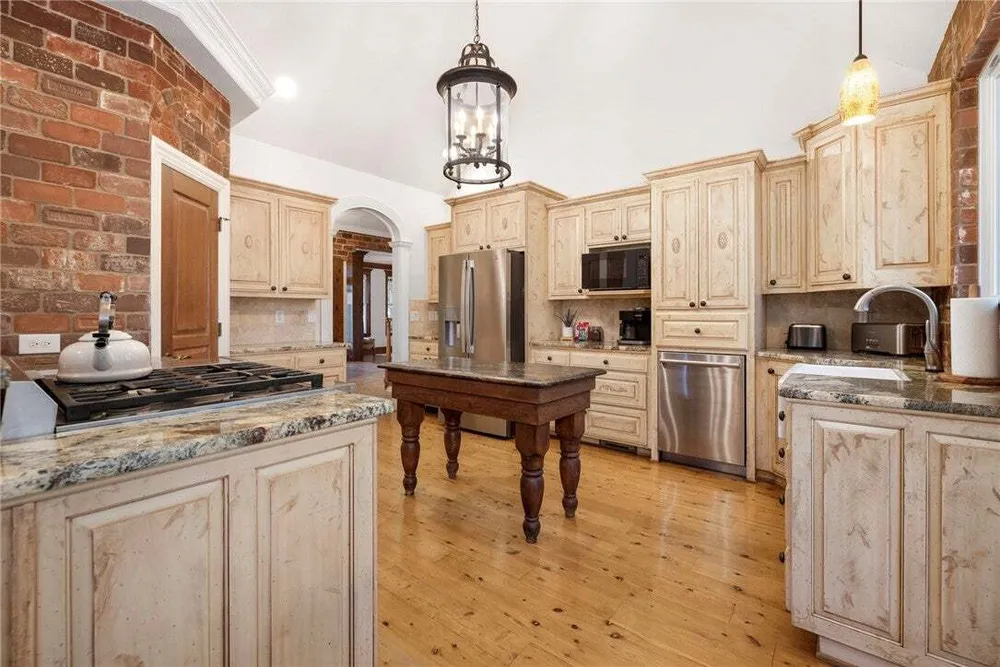 2017 NW Desoto Dr, Bentonville, AR 72712