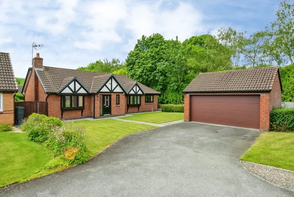 Sandicroft Close, WARRINGTON, Cheshir...