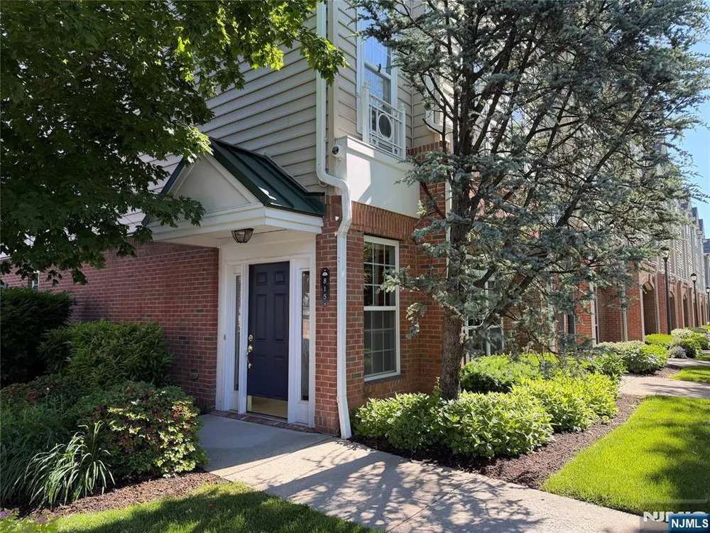815 Deluca Rd, Belleville, NJ 07109