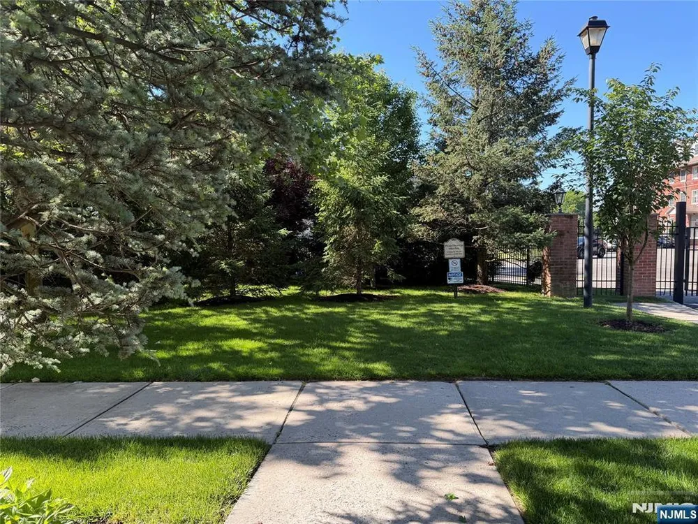 815 Deluca Rd, Belleville, NJ 07109