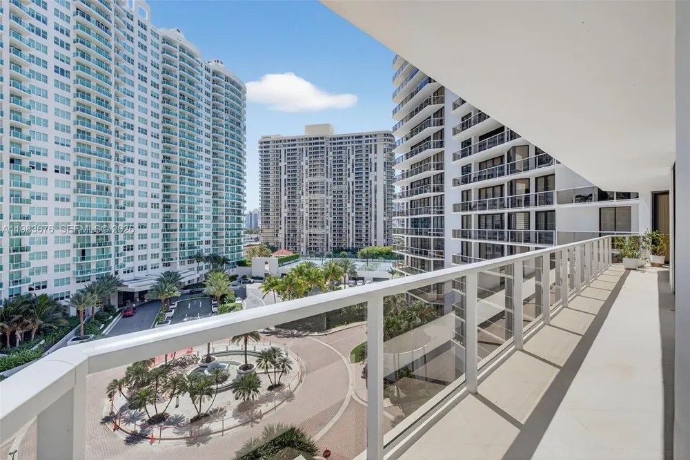 20281 E Country Club Dr, Aventura, FL 33180