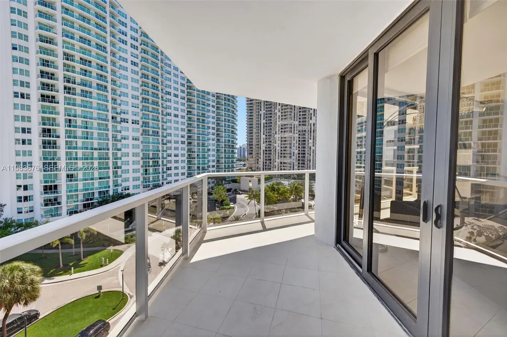 20281 E Country Club Dr, Aventura, FL 33180