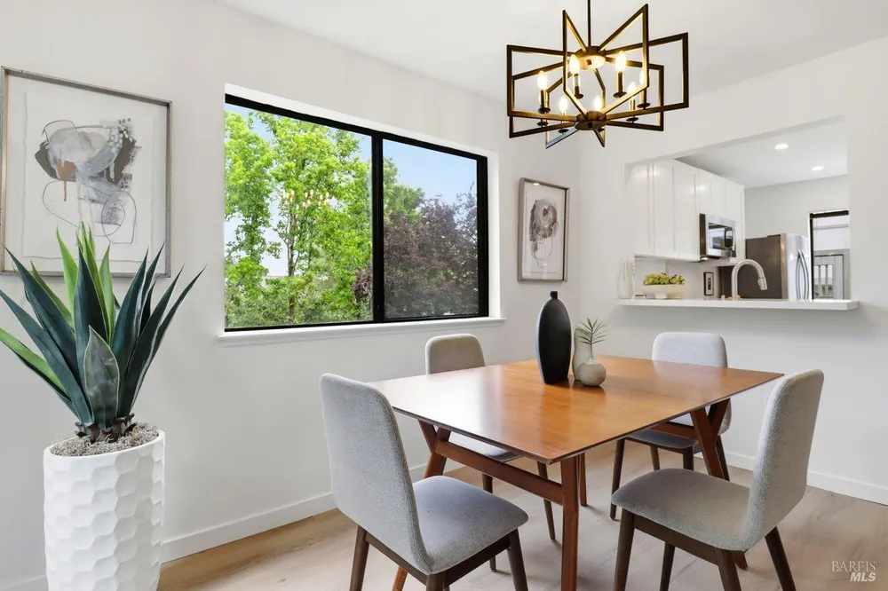 318 Sylvia Way, San Rafael, CA 94903