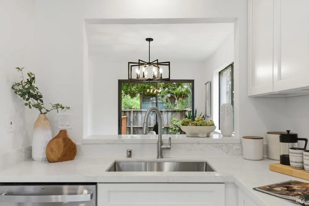 318 Sylvia Way, San Rafael, CA 94903